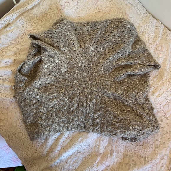 Loft knit wool sweater Shawl - Picture 3 of 3